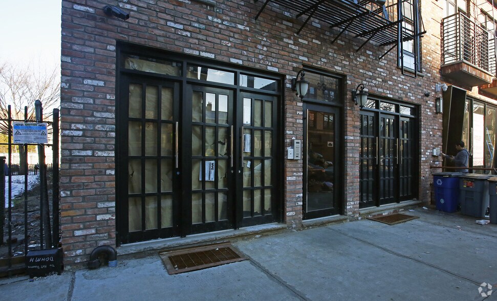 More Photos Of 63 Whipple St, Brooklyn Apartments For Lease