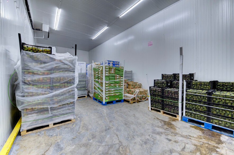 More Photos Of 7414 Domino Ln, Houston Light Distribution For Sale