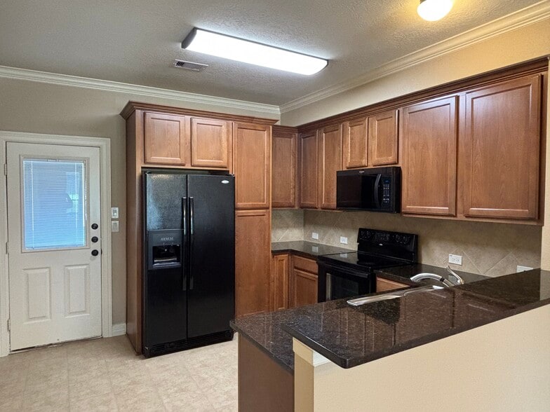 More Photos Of 215 E Luhn St, Bellville Apartments For Sale