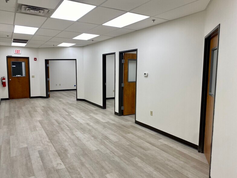 More Photos Of 333 S Franklin Rd, Indianapolis Warehouse For Lease