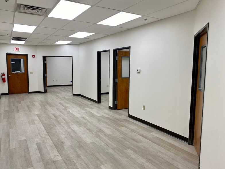 More Photos Of 333 S Franklin Rd, Indianapolis Warehouse For Lease