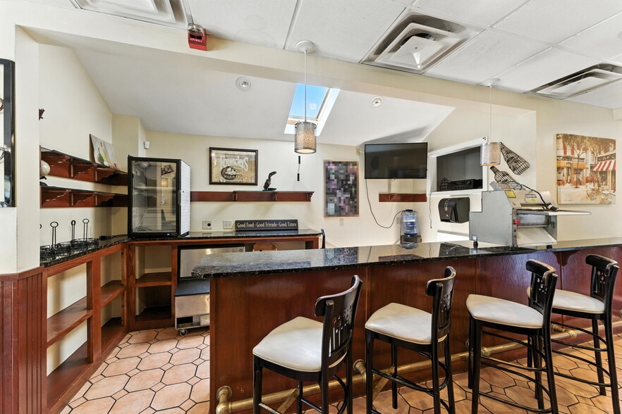 More Photos Of 568 Providence St, West Warwick Restaurant For Sale