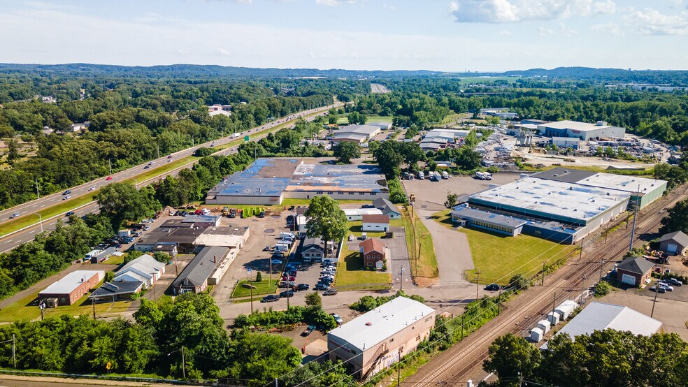 More Photos Of 59 Old Broadway E, North Haven Showroom For Sale