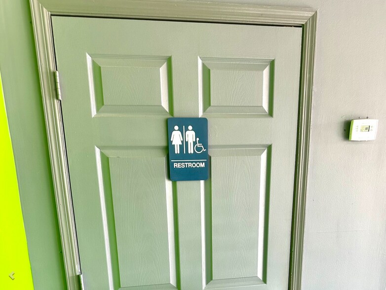 More Photos Of 2342 North Expressway, Griffin Auto Repair For Sale