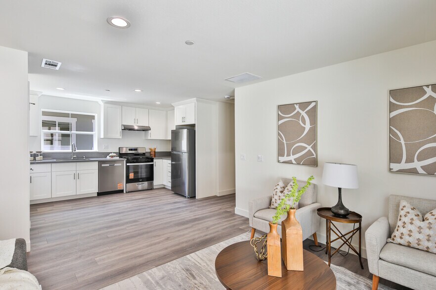 More Photos Of 6836 Whitman Ave, Van Nuys Multifamily For Sale
