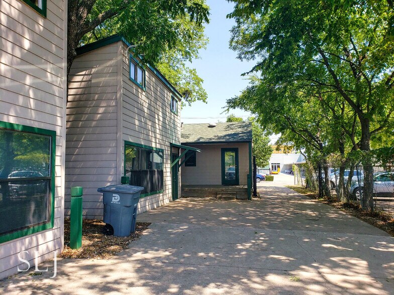 More Photos Of 3519 Miles St, Dallas Loft Creative Space For Lease