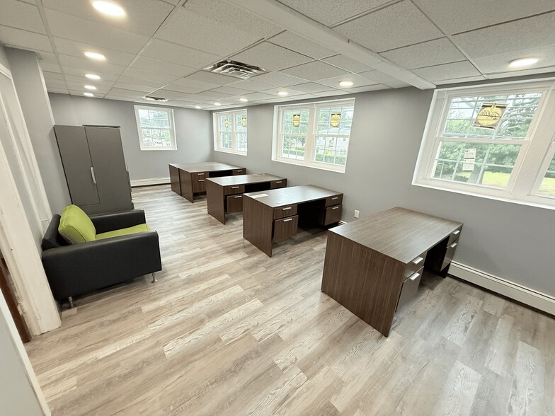 More Photos Of 80 E Old Country Rd, Mineola Office For Lease