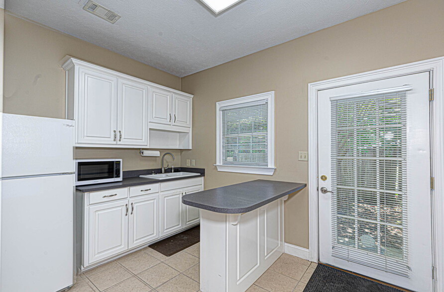 More Photos Of 5050 Warm Springs Rd, Columbus Office For Sale
