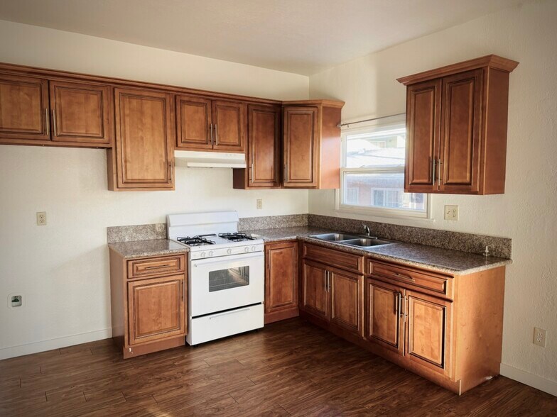 More Photos Of 1043 Stanley Ave, Long Beach Apartments For Sale