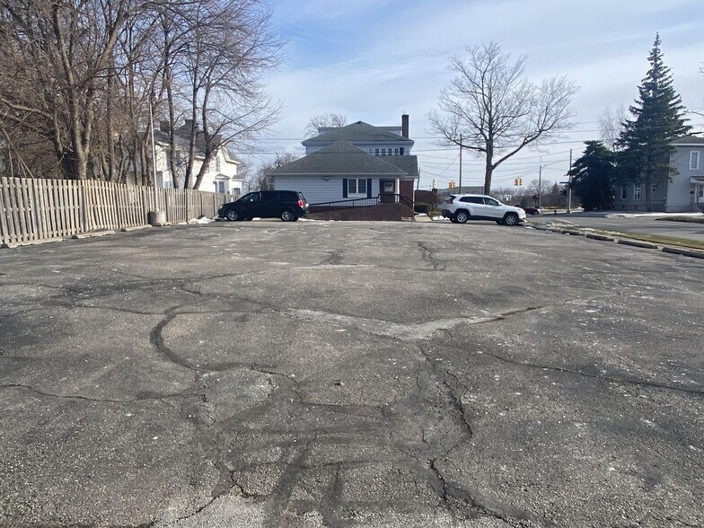 More Photos Of 721 S Michigan Ave, Saginaw Office For Sale