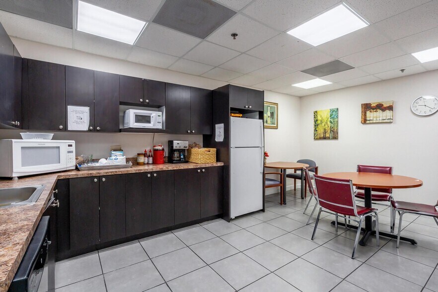 More Photos Of 12550 Biscayne Blvd, North Miami Medical For Lease