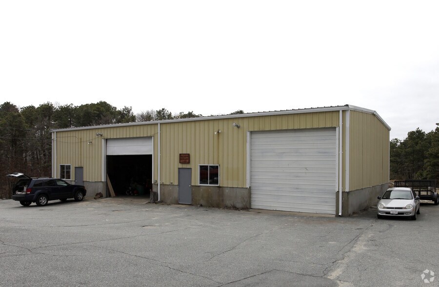 Primary Photo Of 21 Atlantic Ave, South Dennis Warehouse For Lease