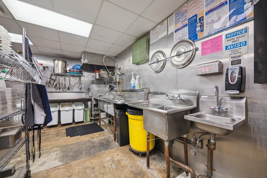 More Photos Of 602 E 20th St, Houston Restaurant For Lease