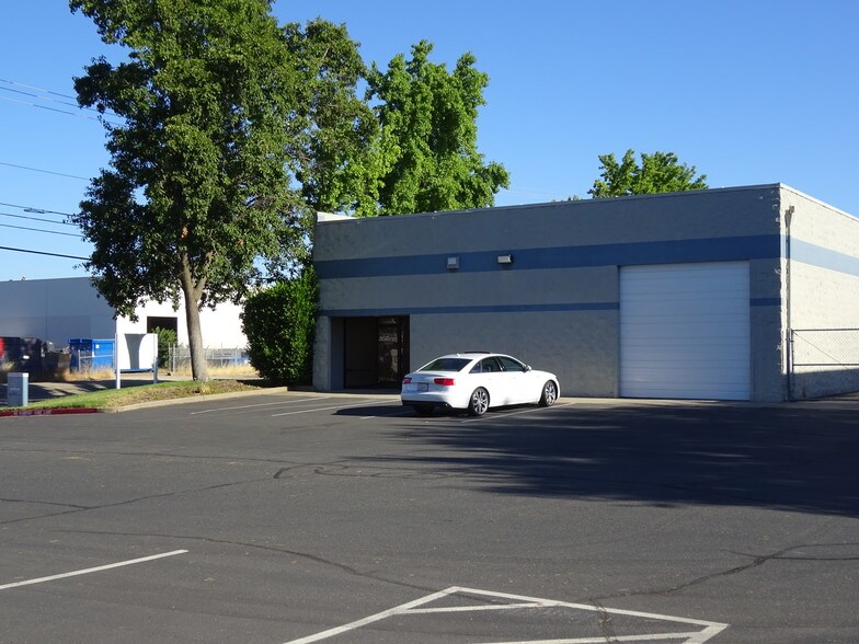 More Photos Of 3167 Fitzgerald Rd, Rancho Cordova Warehouse For Lease