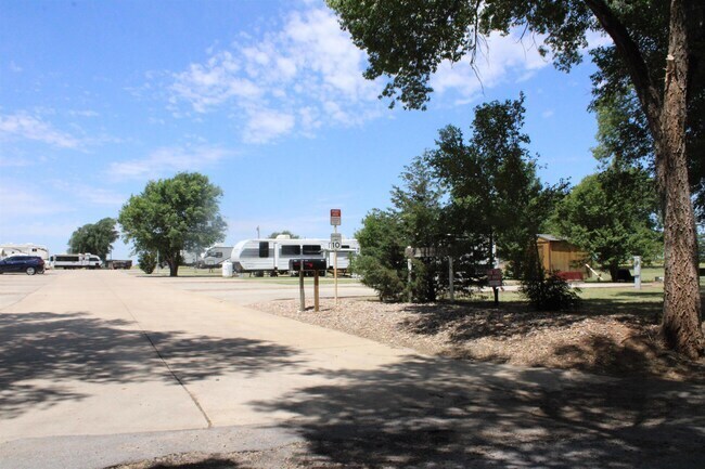 More Photos Of 415 20th St, Woodward Trailer Camper Park For Sale