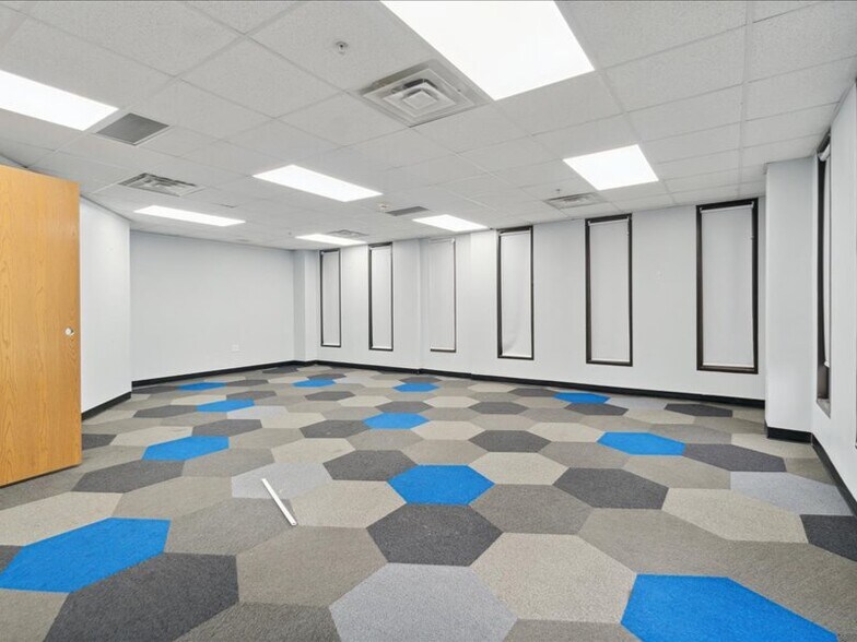 More Photos Of 1100 W Saginaw St, Lansing Medical For Sale