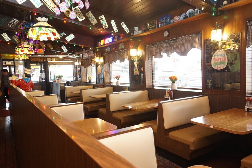 More Photos Of 32711 Michigan Ave, Wayne Restaurant For Sale