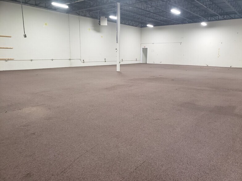 More Photos Of 168 Ayer Rd, Littleton Warehouse For Lease