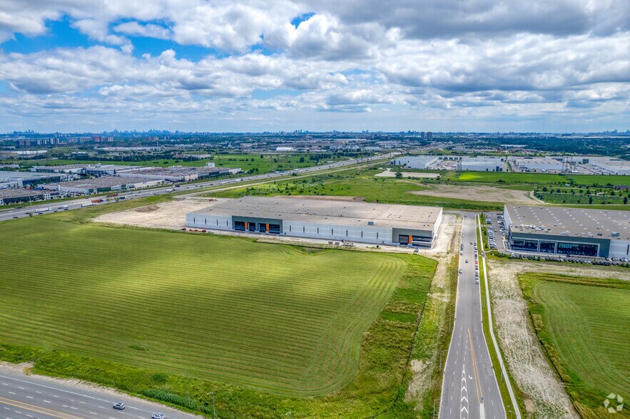 More Photos Of 865 Gibraltar Rd, Vaughan Distribution For Lease