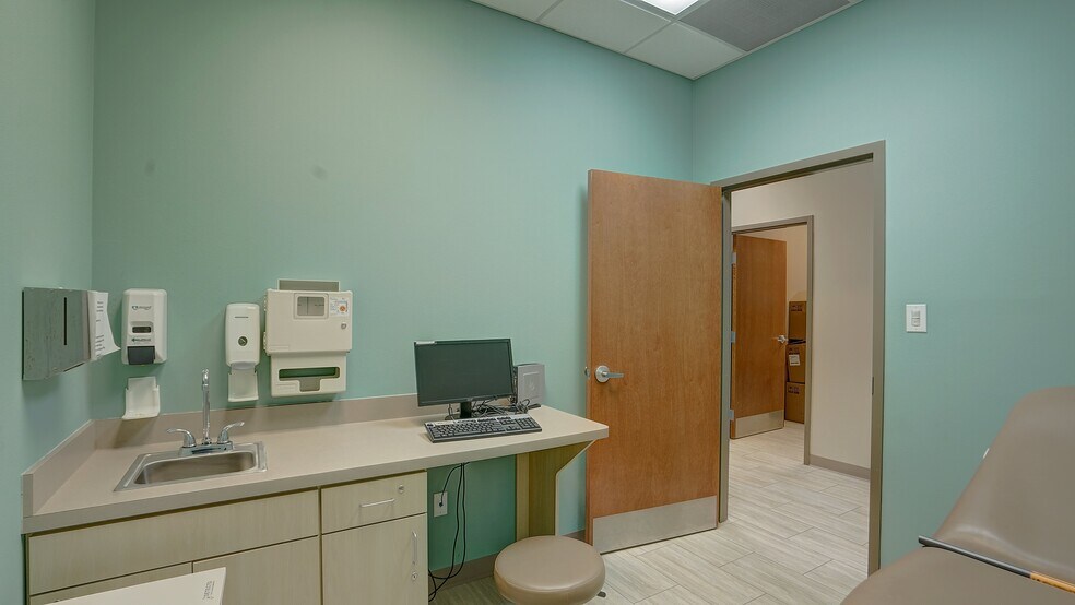 More Photos Of 3230 Interstate 30, Mesquite Medical For Lease