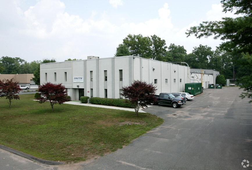 More Photos Of 16 Southwood Dr, Bloomfield Manufacturing For Sale
