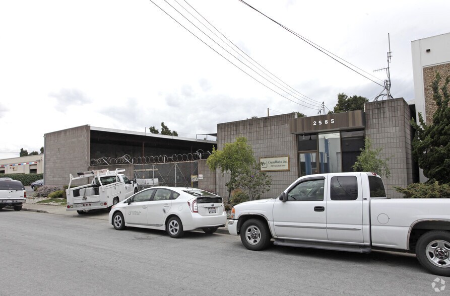 Primary Photo Of 2585 Nicholson St, San Leandro Warehouse For Lease