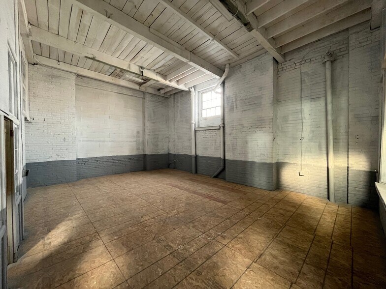 More Photos Of 3108 Fox St, Philadelphia Light Manufacturing For Lease