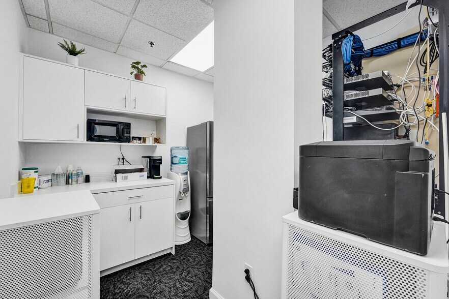 More Photos Of 2455 E Sunrise Blvd, Fort Lauderdale Loft Creative Space For Sale