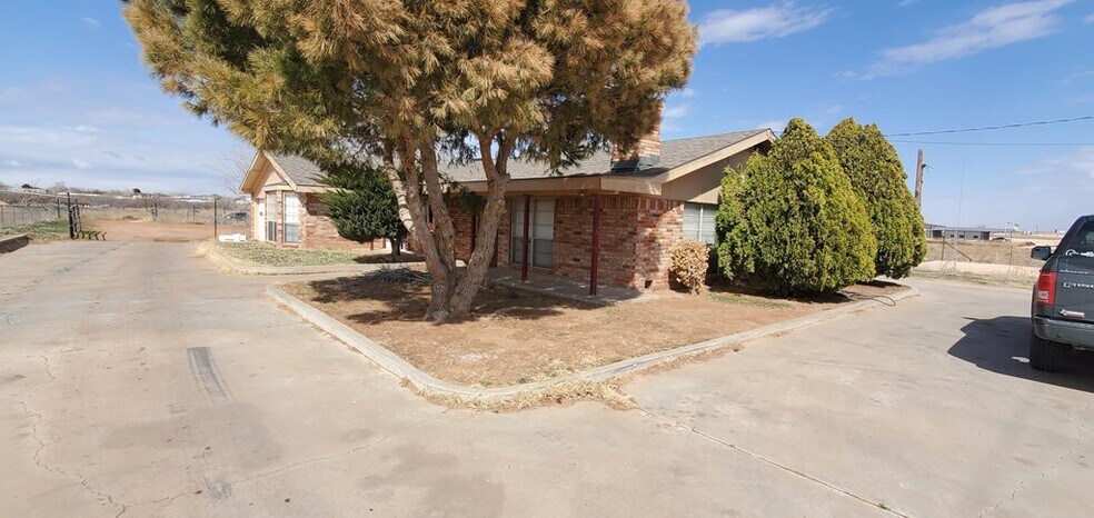 More Photos Of 901 E County Road 140, Midland Flex For Sale