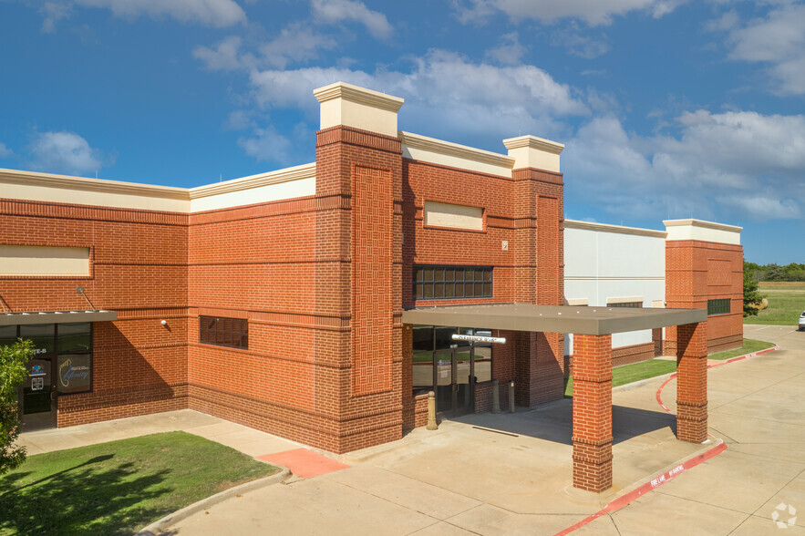 Primary Photo Of 2200 Physicians Blvd, Ennis Medical For Lease