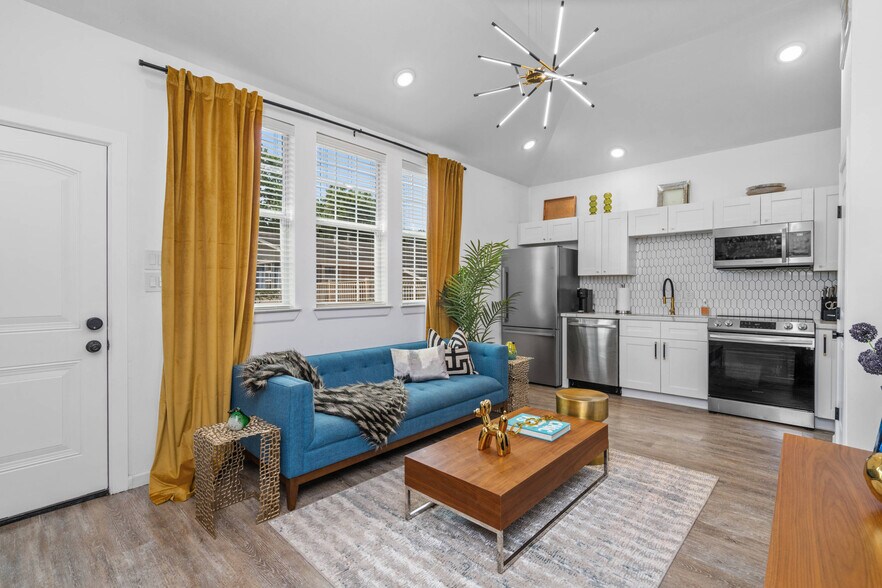 More Photos Of 2806 Rosewood St, Houston Multifamily For Sale