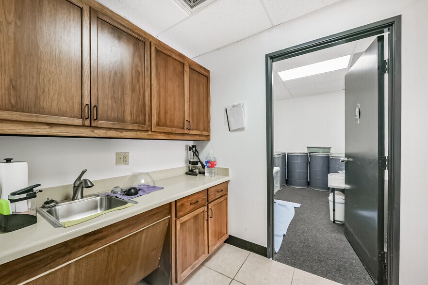 More Photos Of 20550 Townsen Blvd, Humble Loft Creative Space For Sale