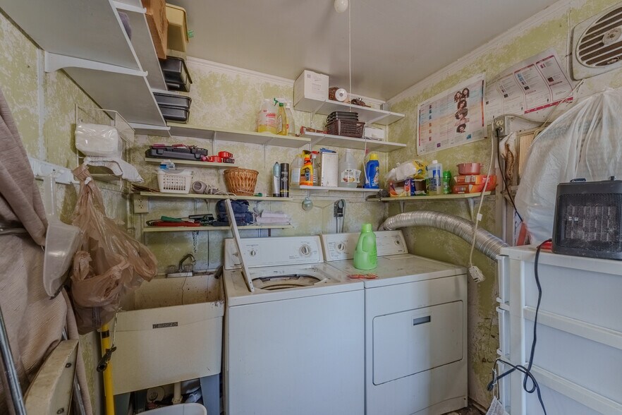 More Photos Of 101 W National Rd, Englewood Freestanding For Sale