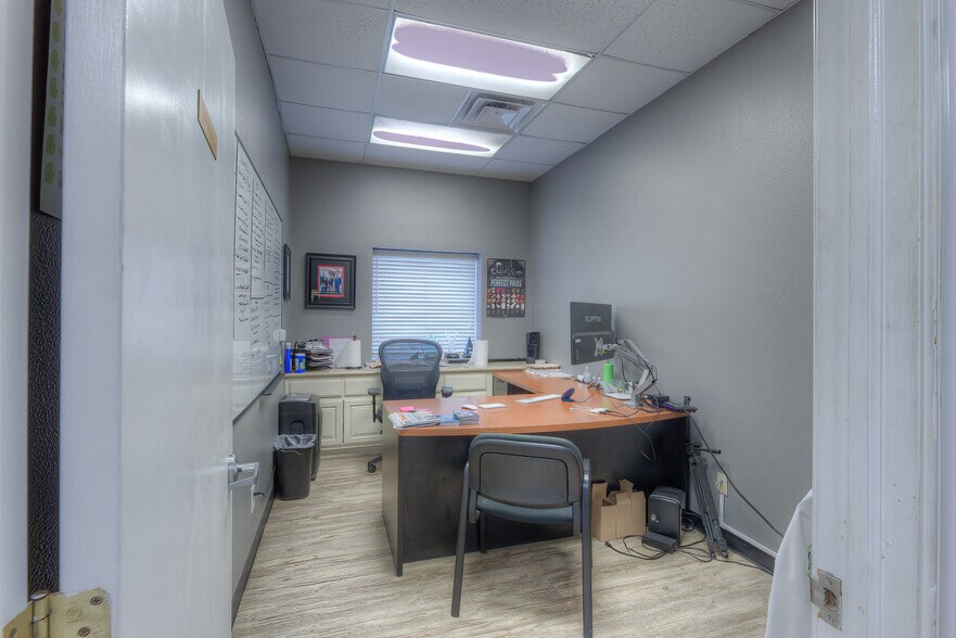 More Photos Of 1691 N 161st East Ave, Tulsa Distribution For Lease