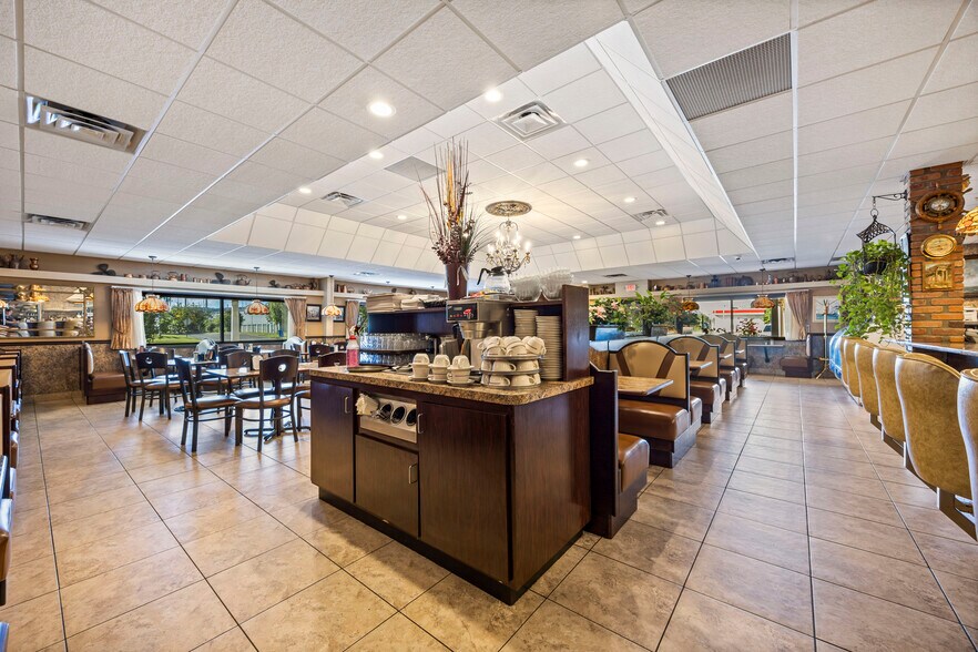 More Photos Of 476 Washington Ave, North Haven Restaurant For Sale