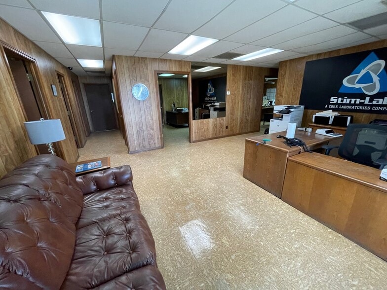 More Photos Of 7118 N Hwy 81, Duncan Unknown For Lease