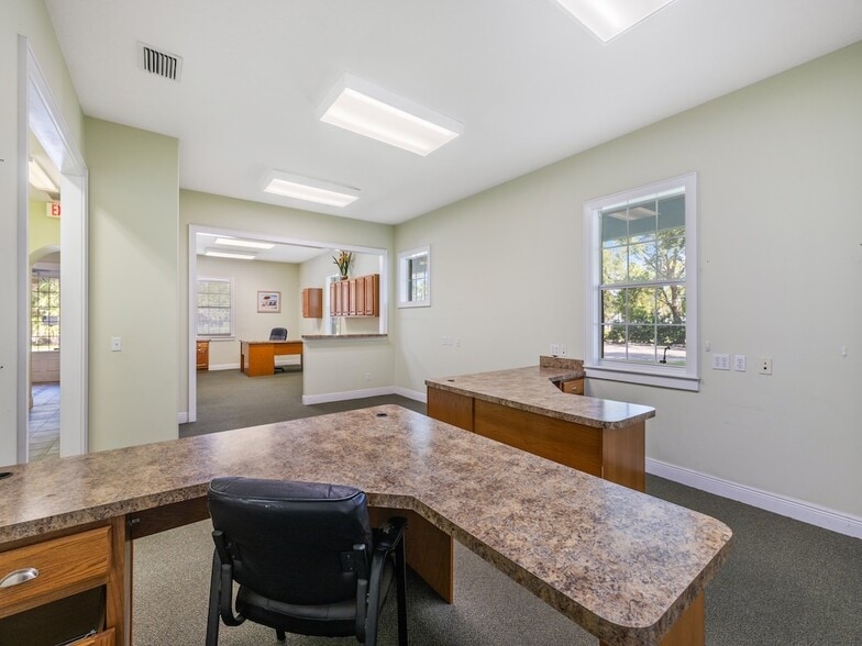 More Photos Of 181 Sebastian Blvd, Sebastian Light Manufacturing For Sale