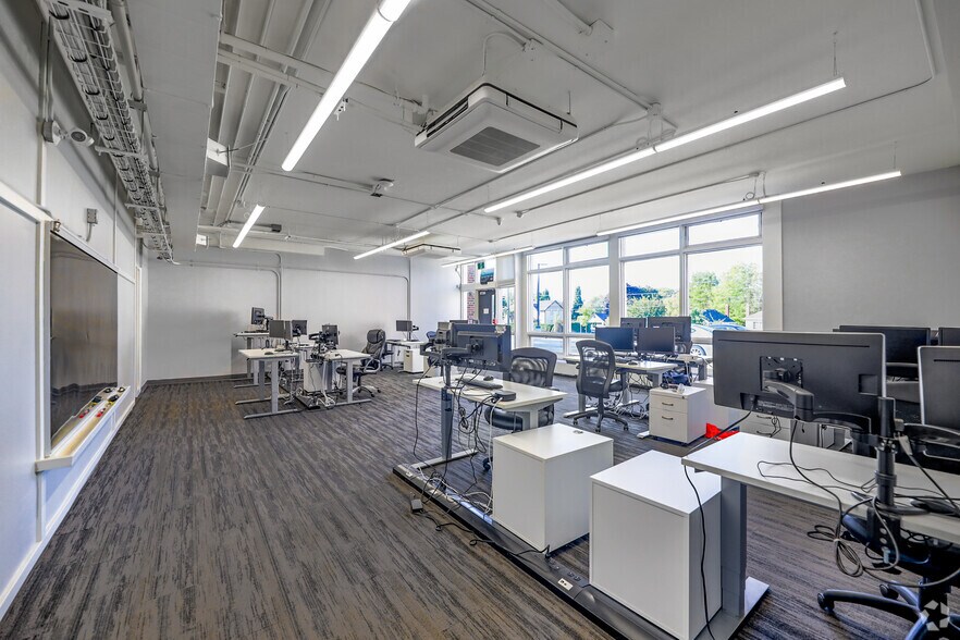 More Photos Of 300 King St S, Whitby Office For Sale