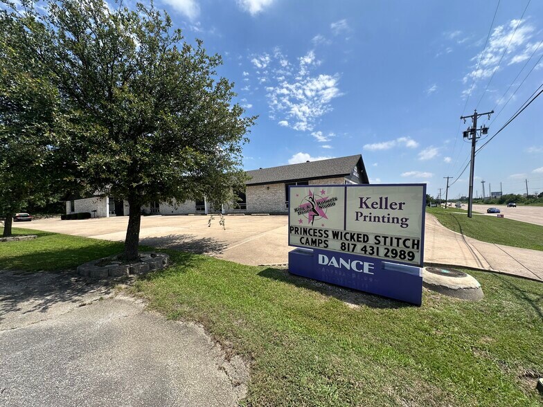 More Photos Of 1337 S Main St, Keller Freestanding For Sale