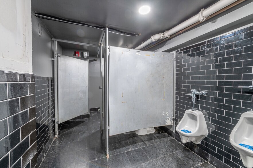 More Photos Of 112 Chestnut St, Philadelphia Storefront Retail Residential For Sale