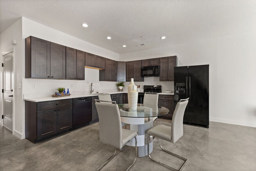 More Photos Of 201 S 8th St, Quincy Apartments For Sale