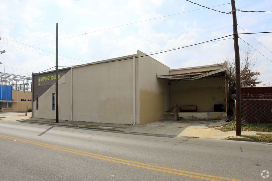 More Photos Of 923-927 N Alamo St, San Antonio Light Manufacturing For Sale