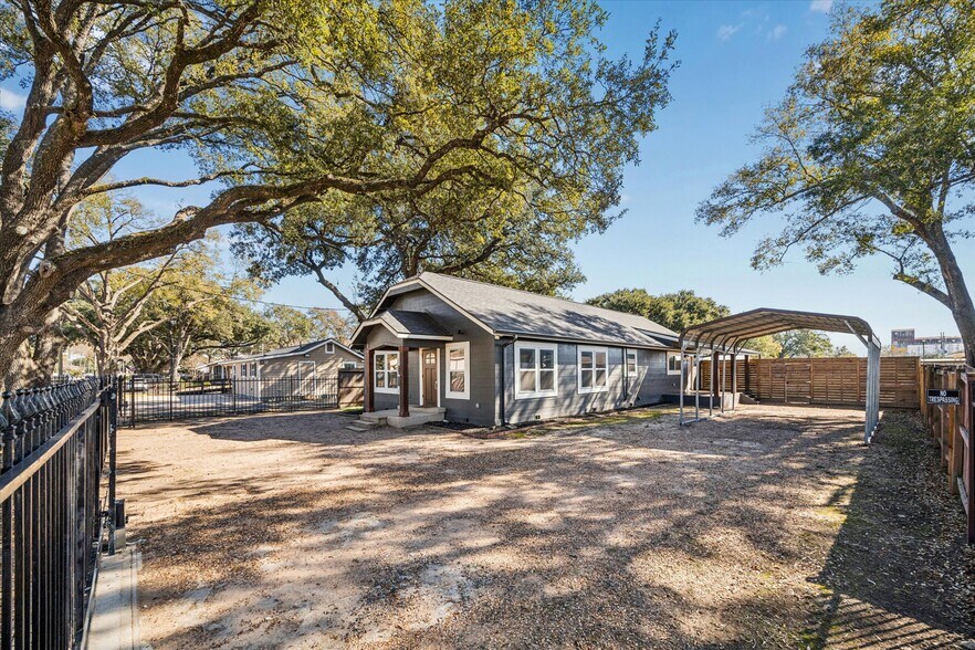 More Photos Of 5235 E 5th St, Katy Flex For Sale