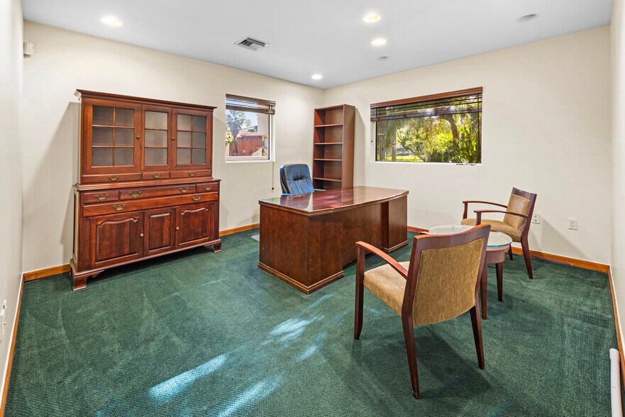 More Photos Of 1571 NW 13th Ct, Miami Medical For Lease