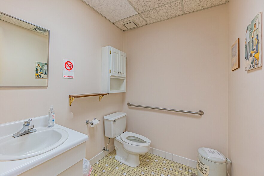 More Photos Of 35-37 Progress St, Edison Medical For Sale