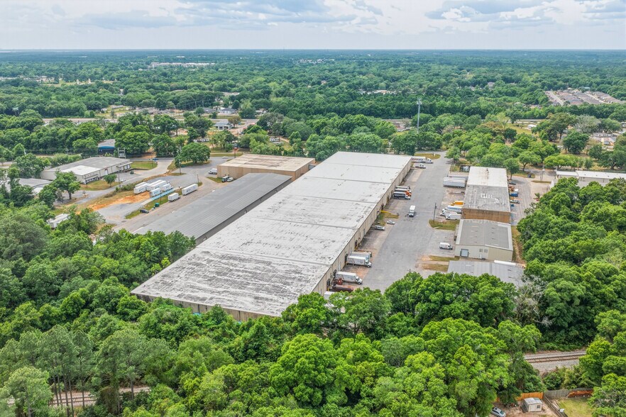 More Photos Of 10020 N Palafox St, Pensacola Distribution For Lease