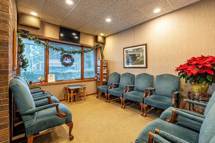 More Photos Of 915 N Milwaukee Ave, Libertyville Office For Lease