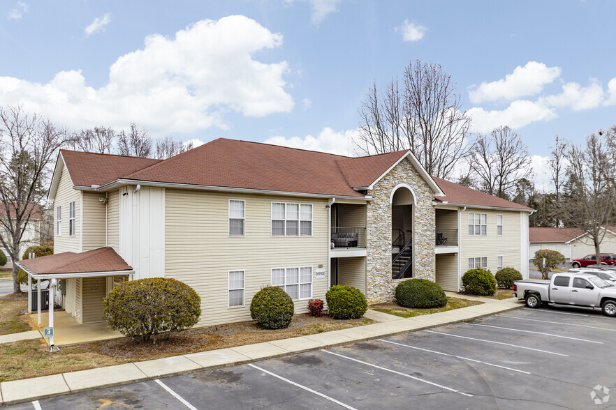 Primary Photo Of 3025-3146 Baroda Ln, Charlotte Apartments For Sale