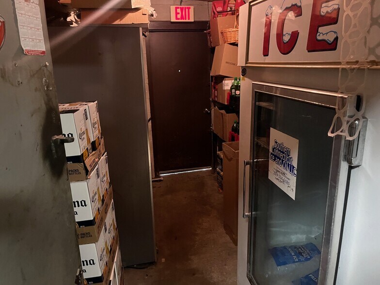 More Photos Of 900-910 White Plains Rd, Trumbull Freestanding For Lease