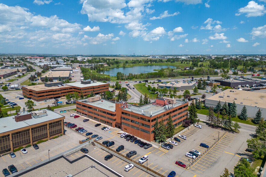 More Photos Of 3115 12th St NE, Calgary Office For Sale